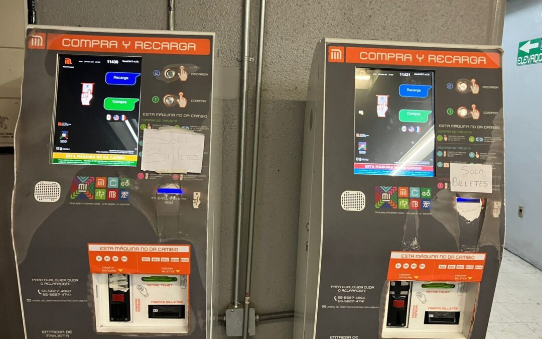 Maquinas del Metro para compra y recarga de tarjetas con deficiencias
