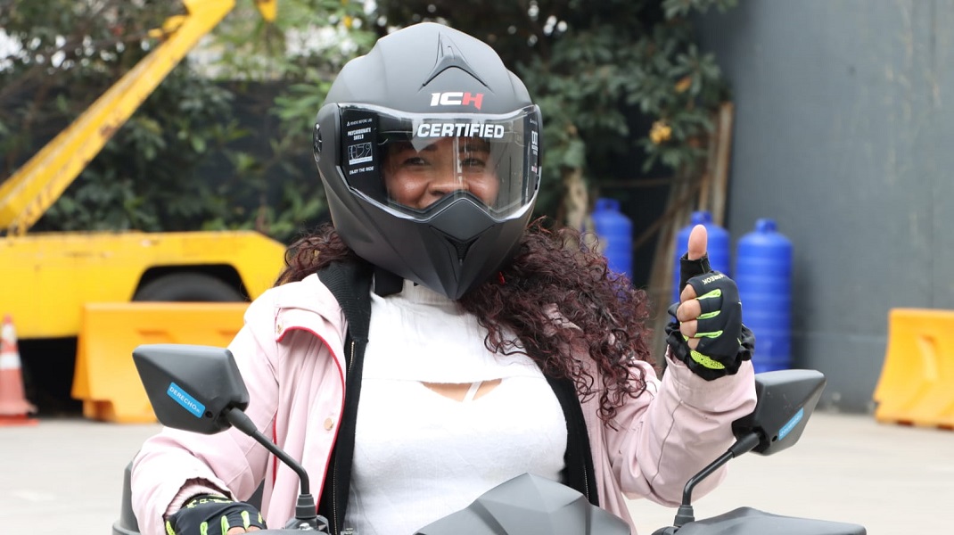 Entrega SEMOVI primeros cascos certificados gratuitos para motociclistas