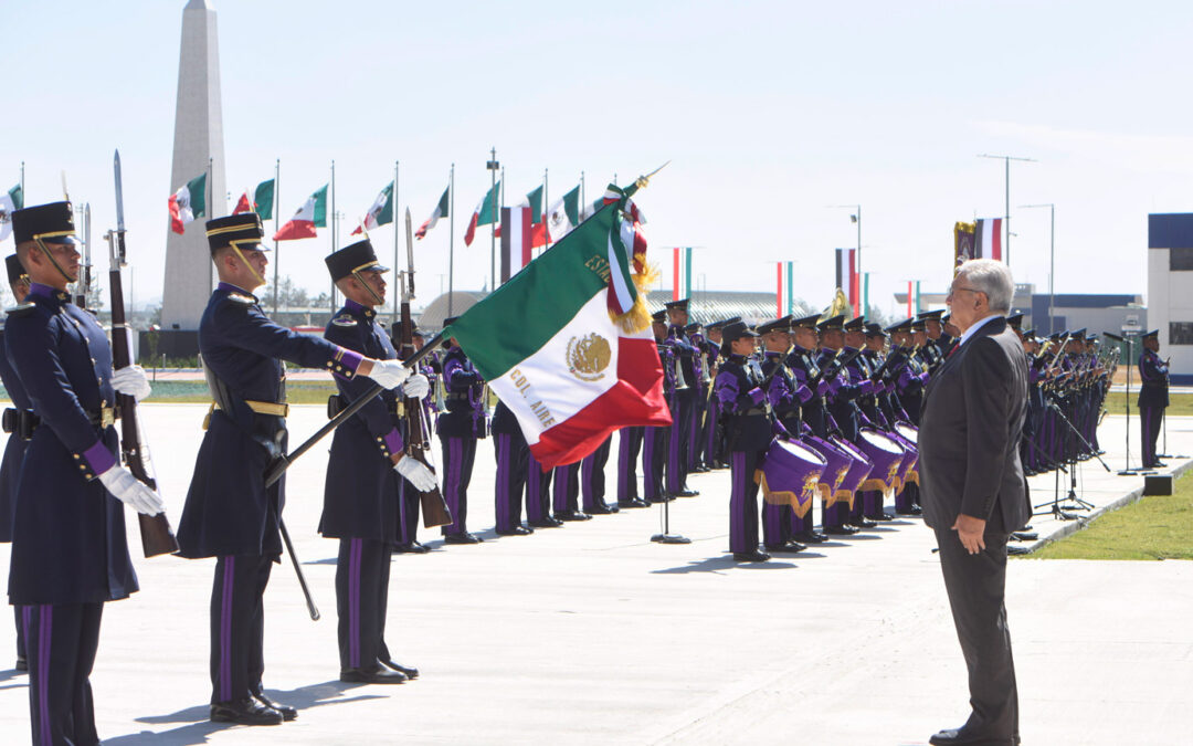 Encabeza AMLO CIX Aniversario de la Fuerza Aérea Mexicana