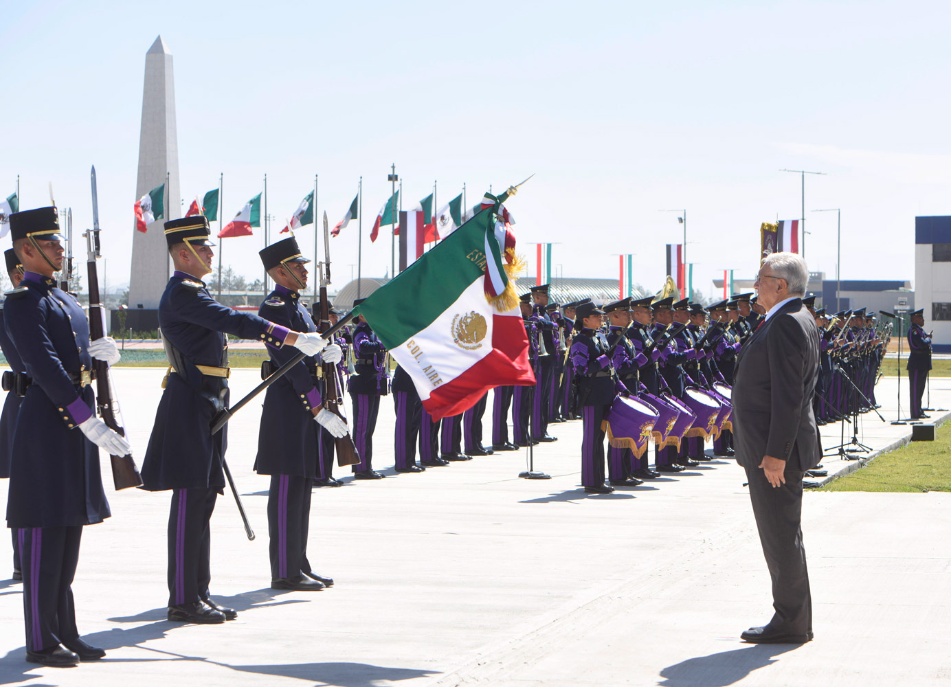 Encabeza AMLO CIX Aniversario de la Fuerza Aérea Mexicana
