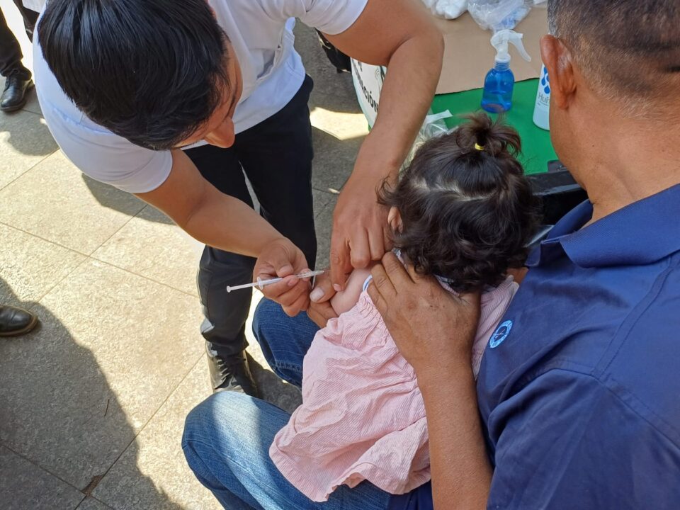 Continúa vacunación contra sarampión en la Ciudad de México