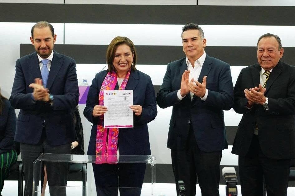 Se registra Xóchitl Gálvez ante el INE como candidata a la Presidencia
