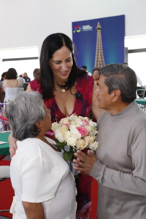 Atestigua Lía Limón boda colectiva de 102 parejas en Álvaro Obregón