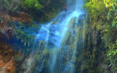 Cascadas de 30 metros e increíbles paisajes montañosos te esperan en Tecolotlán