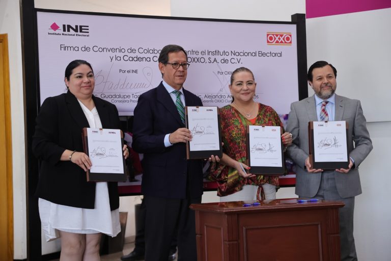 Firman INE, FEMSA y OXXO convenio para impulsar la participación informada elecciones 2024