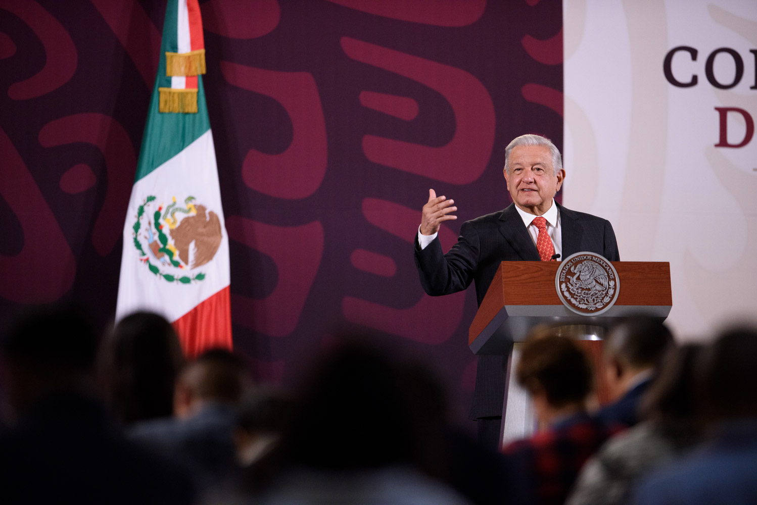Ordena INE a López Obrador modificar o eliminar "Mañanera" del 22 de abril