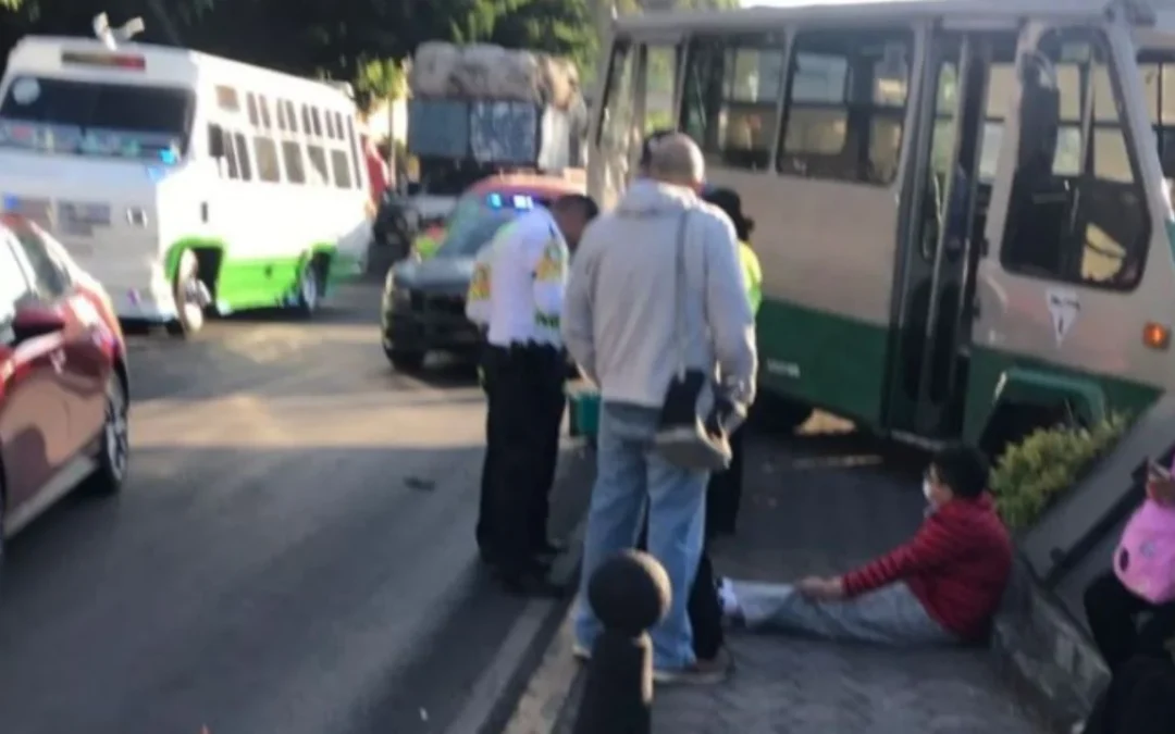 Microbús choca contra muro dejando 6 lesionados en Coyoacán