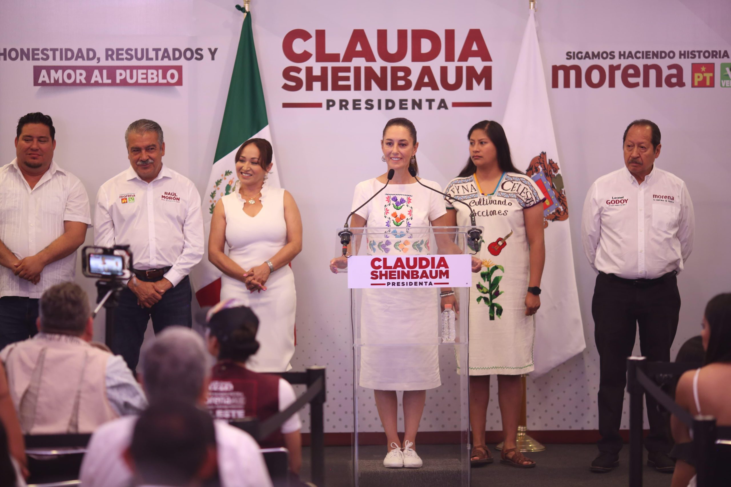 Claudia Sheinbaum llama a seguir con una política a favor del Bienestar