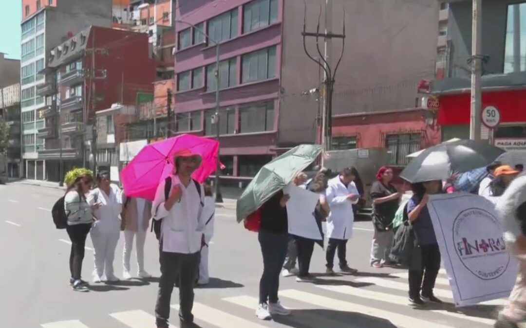 Trabajadores del Sector Salud protestan en Barranca del Muerto, Revolución y Periférico