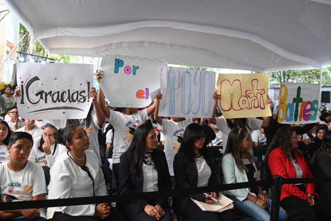 Acude Martí Batres al cierre del ciclo escolar en la Primaria "Amistad Mundial", en ÁO