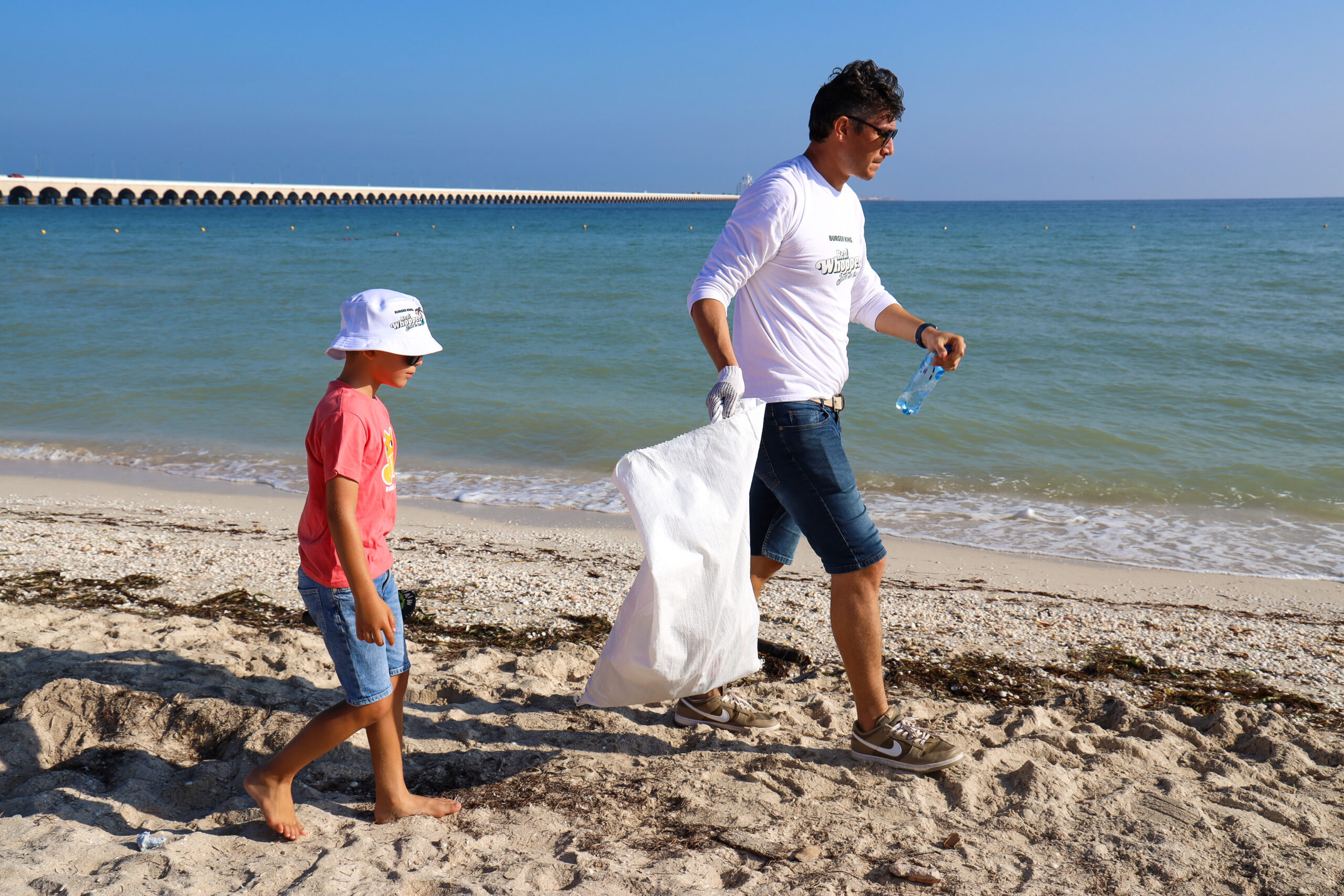 Burger King lanza "Real Whopper Beach On Tour" para limpiar playas mexicanas