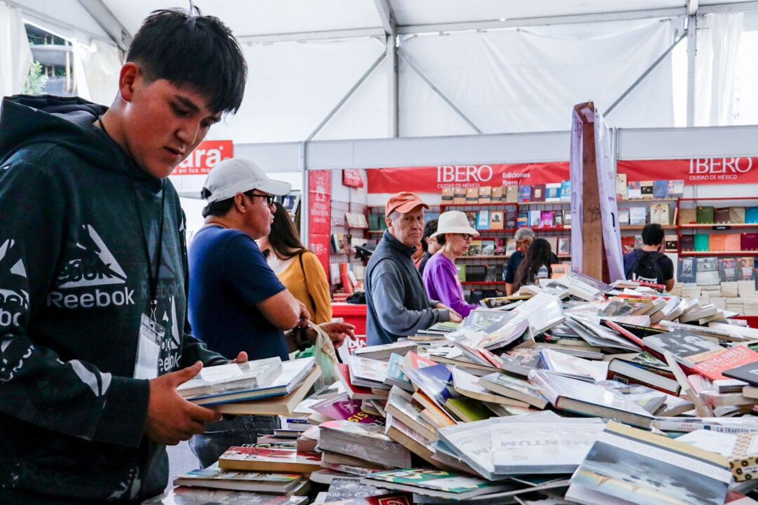 Gran remate de libros y películas 2024: Una fiesta cultural en el Monumento a la Revolución